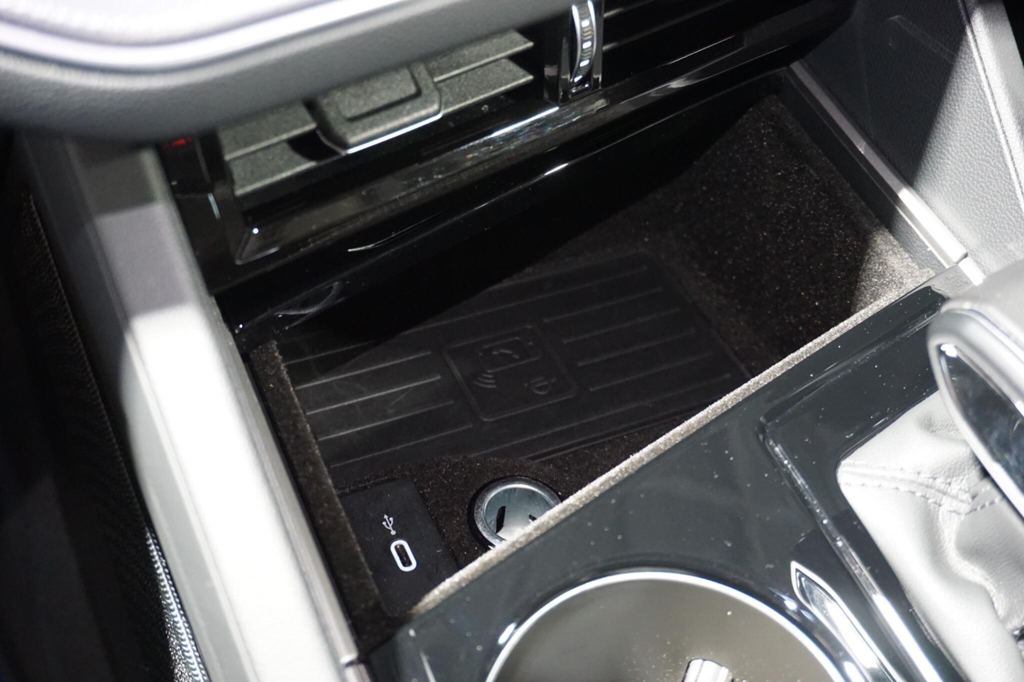 Volkswagen Touareg 3.0 V6 TSI eHybrid 14.3kWh R SUV 5dr Petrol Plug-in Hybrid Tiptronic 4Motion Euro 6 (s/s) (462 ps)